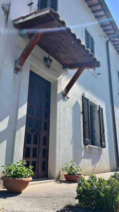 Fresco E Colorato Appartamentino In Narni Scalo Exterior foto